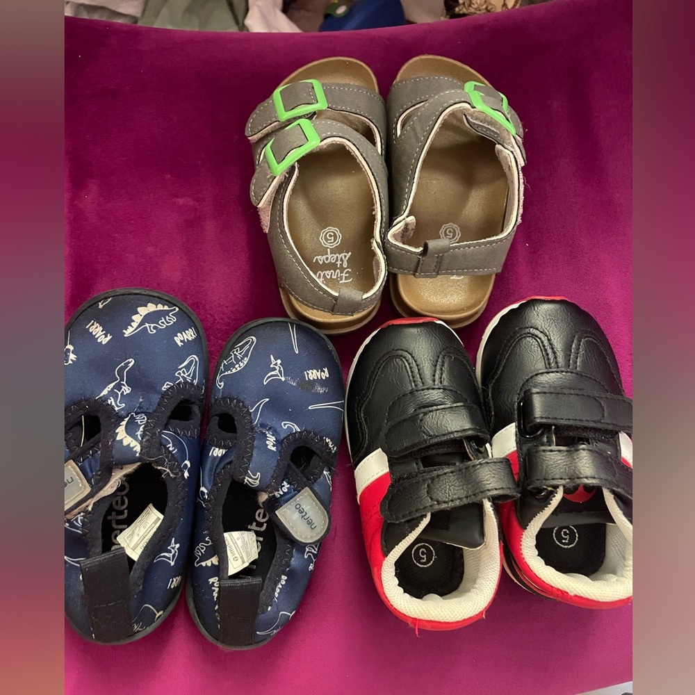 Boy size 5 bundle 3 pairs $17